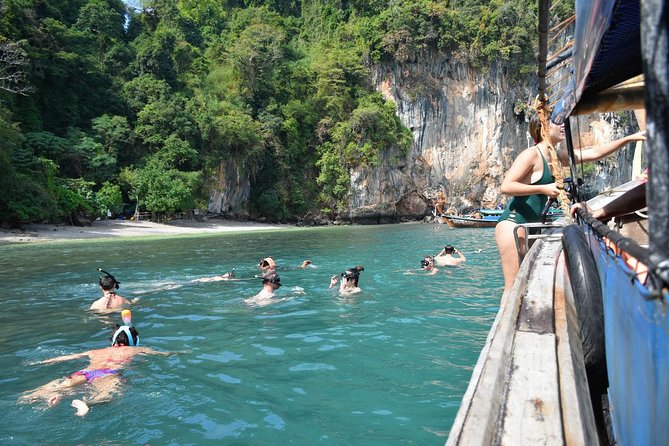 Hong Islands Longtail Boat Tour with Kayak Paddling - Ko Daeng (Red Island): snorkeling with a reef underneath
