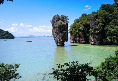 James Bond Island: Sightseeing Tour by Longtail Boat & Kayak - Phang Nga Bay by longtail: turquoise water and limestone that feels unreal