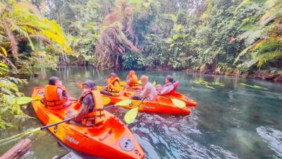Kayaking and swiming klongrood - At the pier: what your guide sets you up for
