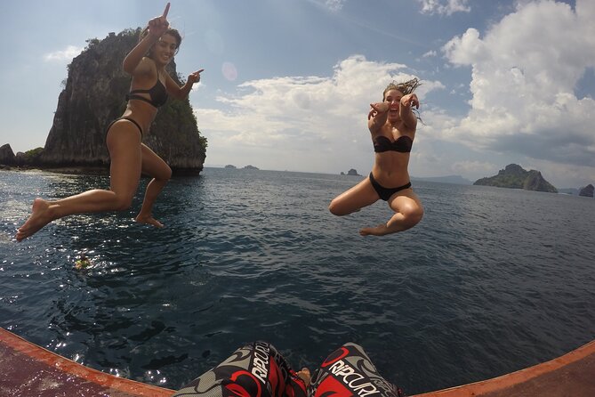 Krabi 4 Island Morning Cruise with Snorkeling & Gourmet Breakfast - Stop 2: Chicken Island, where breakfast meets an iconic rock