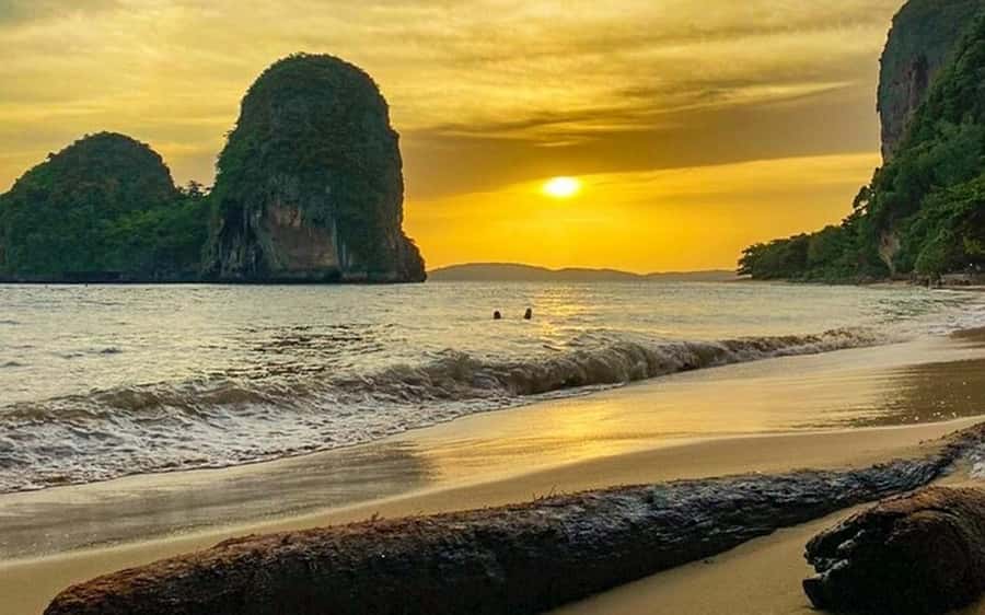 Krabi: Bioluminescent Plankton, Snorkeling & Sunset Tour - Boats, safety, and crowd reality: avoiding stress on a popular route