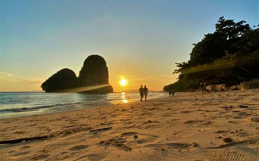 Krabi: Bioluminescent Plankton, Snorkeling & Sunset Tour - Tup Island and Chicken Island snorkeling: where the water time happens