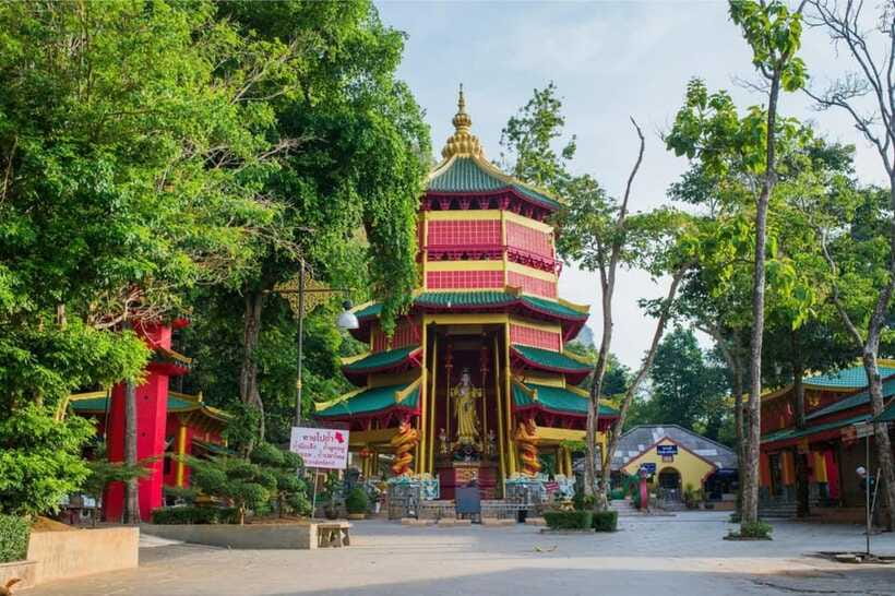 Krabi: Emerald Pool, Hot Springs & Krabi Town Day Tour - Stop 3: Muang Krabi Photo Stops, Free Time, and the Black Crab Statue Area