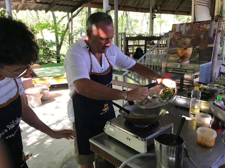 Krabi: Evening Thai Cooking Class at Ya's Cookery - Curry paste in a stone mortar: the lesson behind the flavor