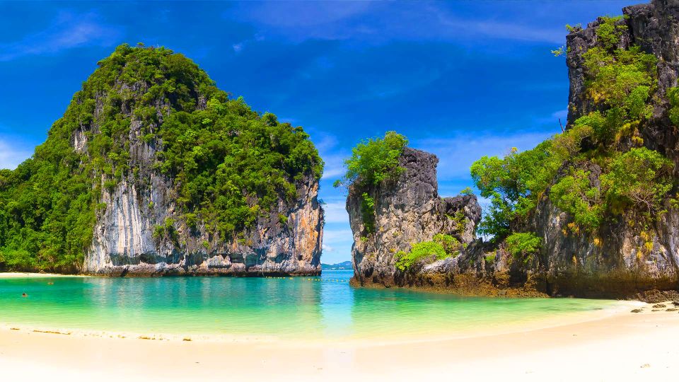 Krabi: Hong Island Sunset and BBQ Dinner Tour - Pakbia Island sunset BBQ: dinner that feels like part of the show