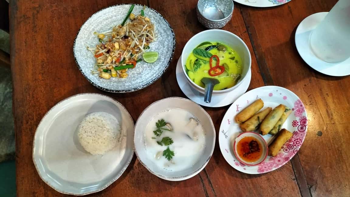 Krabi: Traditional Thai Cooking Class with Local Chef - Meet the English-speaking chefs: names you might get