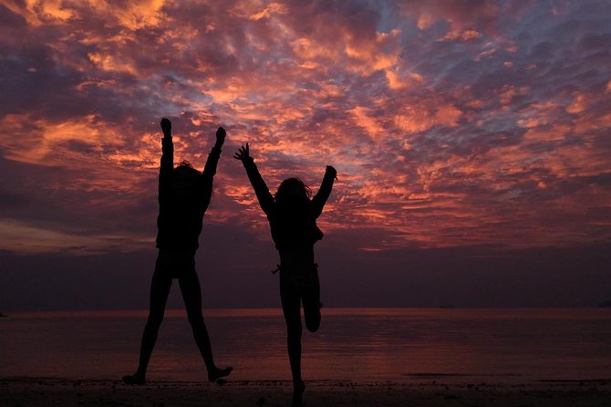 Railay and 4-Island Sunset Speedboat Cruise with Night Snorkel - Railay’s limestone cliffs: why the scenery feels different from land