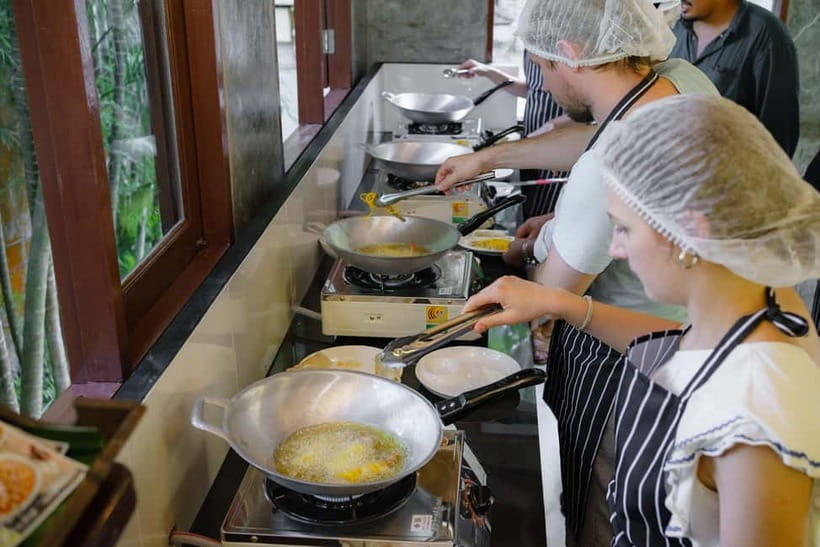 Railay: Hands-On Thai Cooking Class at Railay Beach - What 3–4 hours of hands-on cooking feels like
